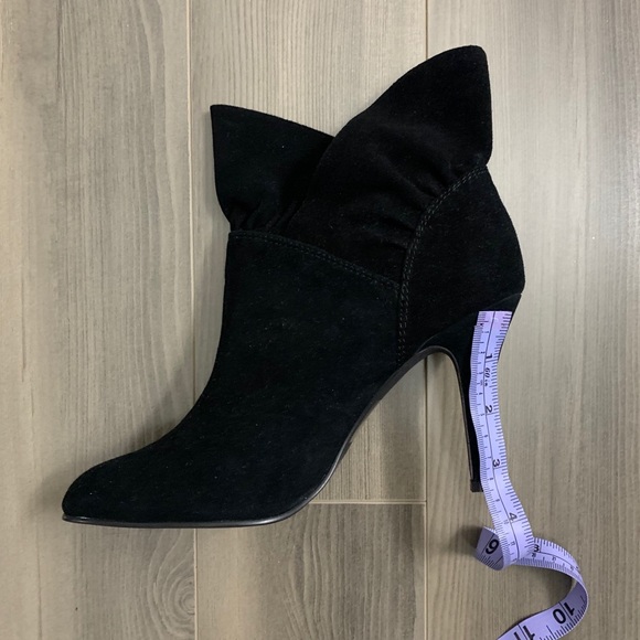 Nine West Black Tulip Ankle Boots, size 7 - Picture 7 of 7